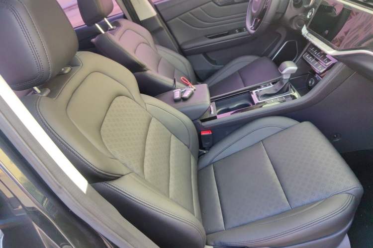 Used Sinotruk VGV U70 2020 1.5T Automatic Smart Enjoyment Elite Edition 5 Seats Right Front Seat