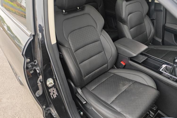 Used Sinotruk VGV U70 2020 1.5T Manual Elite Sunroof Version 7 Seats Right Front Seat