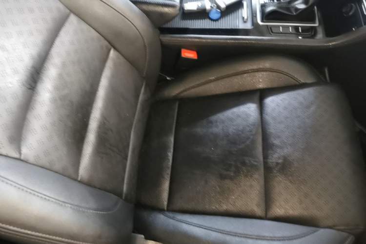 Used Sinotruk VGV U70 2020 1.5T Automatic Smart Luxury 7-Seater Right Front Seat