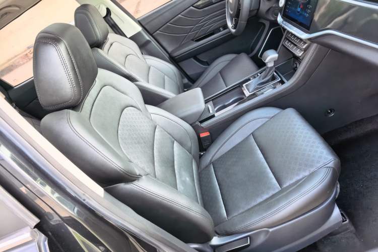 Used Sinotruk VGV U70 2020 1.5T Automatic Smart Enjoyment Elite Navigation Version 7 Seats Right Front Seat
