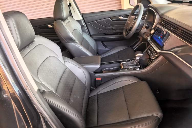 Used Sinotruk VGV U70 2020 1.5T Automatic Smart Enjoyment Elite Navigation Version 7 Seats Right Front Seat