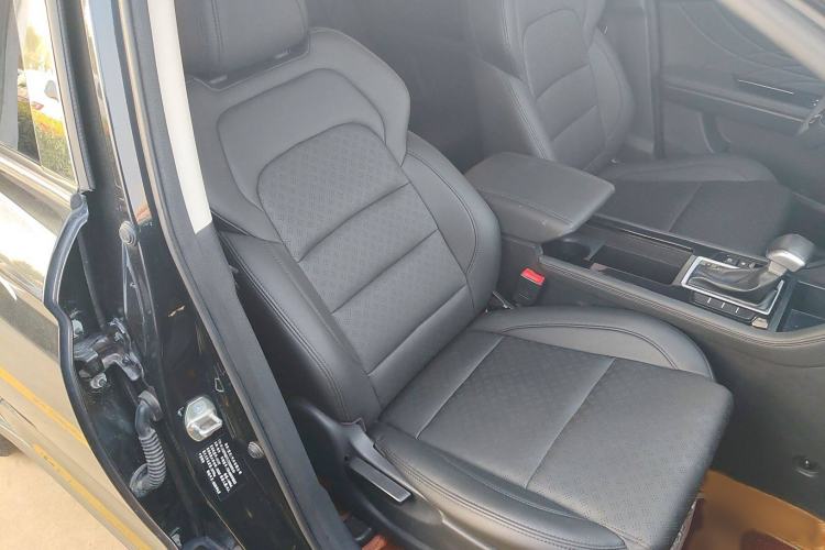 Used Sinotruk VGV U70 2020 1.5T Automatic Smart Enjoyment Elite Navigation Version – 6 Seats Right Front Seat