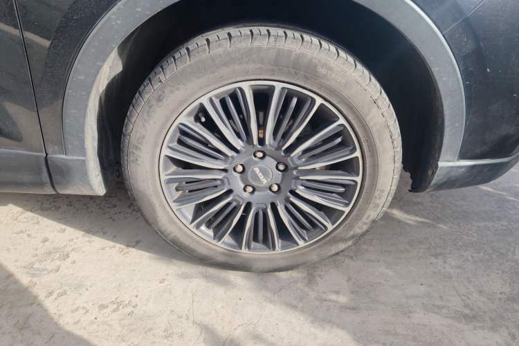 Used Sinotruk VGV U70 2020 1.5T Automatic Smart Luxury 7-Seater Right Front Wheel Hub