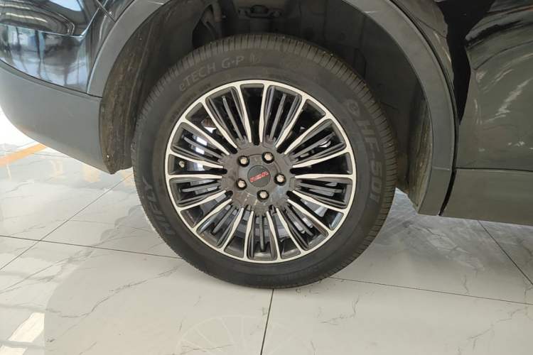 Used Sinotruk VGV U70 2020 1.5T Automatic Smart Enjoyment Elite Navigation Version 7 Seats Right Rear Wheel Hub