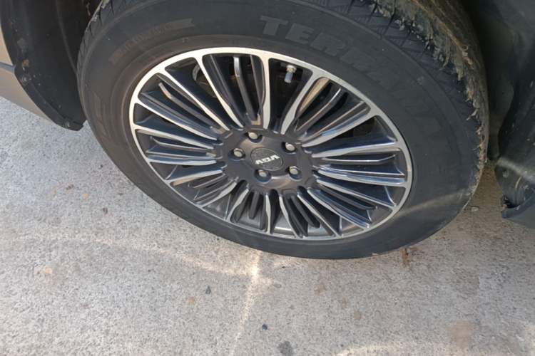 Used Sinotruk VGV U70 2020 1.5T Automatic Smart Luxury 7-Seater Right Rear Wheel Hub