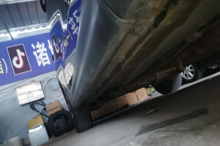 Used Sinotruk VGV U70 2020 1.5T Automatic Smart Luxury 7-Seater Right Side Sill