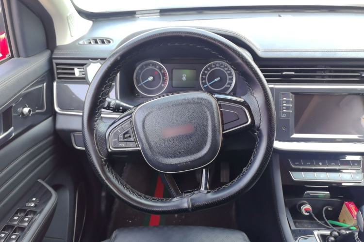 Used Sinotruk VGV U70 2020 1.5T Manual Elite Sunroof Version 7 Seats Steering Wheel