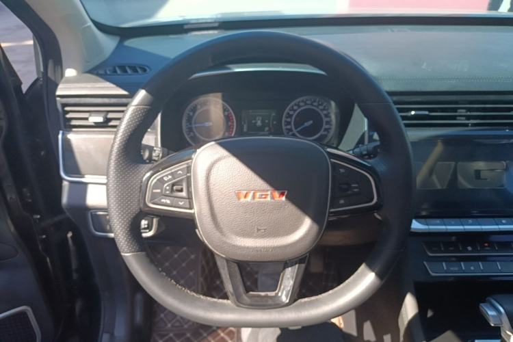 Used Sinotruk VGV U70 2020 1.5T Automatic Smart Luxury 7-Seater Steering Wheel