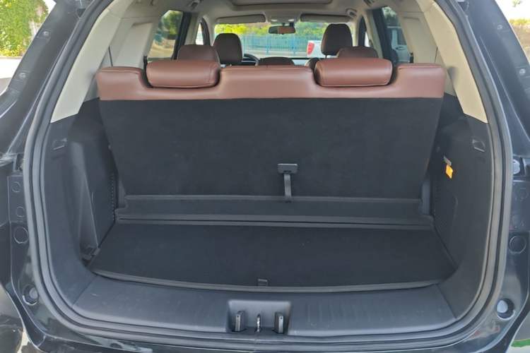 Used Sinotruk VGV U70 2020 1.5T Automatic Smart Luxury 7-Seater Trunk