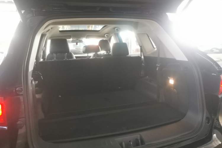Used Sinotruk VGV U70 2020 1.5T Automatic Smart Luxury 7-Seater Trunk
