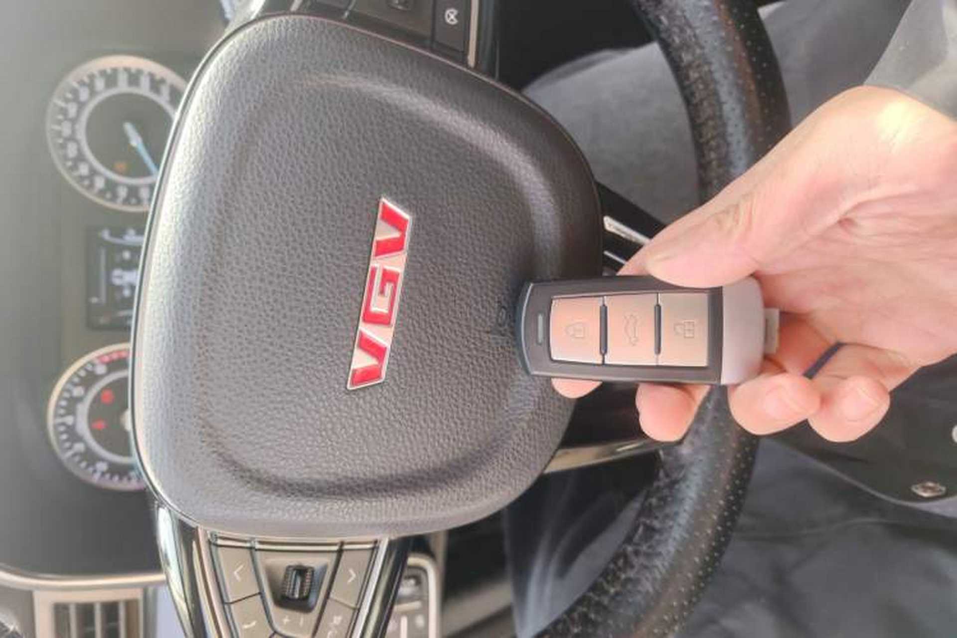 Used Sinotruk VGV U70 2020 1.5T Automatic Smart Luxury 7-Seater Vehicle Key