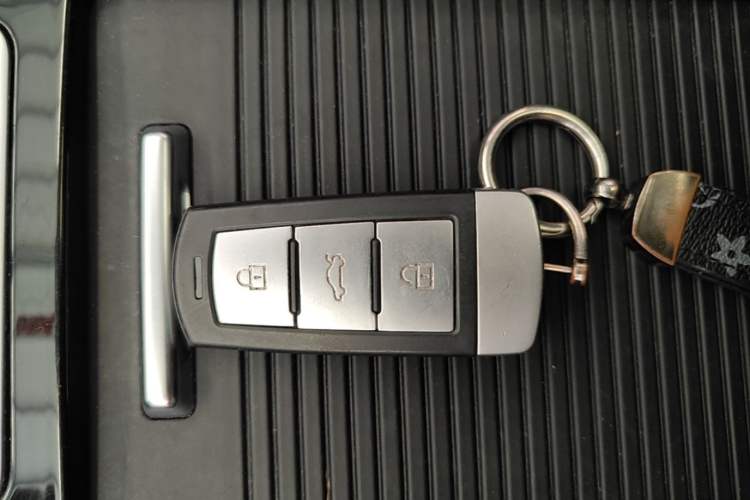Used Sinotruk VGV U70 2020 1.5T Automatic Smart Enjoyment Elite Navigation Version 7 Seats Vehicle Key