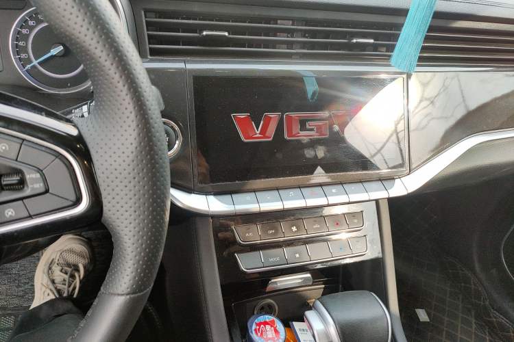 Used Sinotruk VGV U70 2020 1.5T Automatic Smart Enjoyment Elite Version 7 Seats Audio And AC Panel