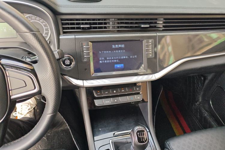 Used Sinotruk VGV U70 2020 1.5T Manual Elite Edition 7-Seater Audio And AC Panel
