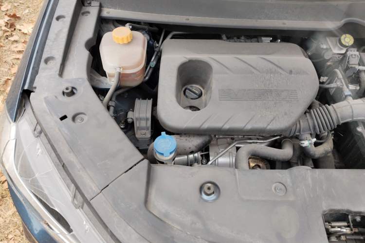 Used Sinotruk VGV U70 2020 1.5T Automatic Smart Luxury 7-Seater Engine Bay Right