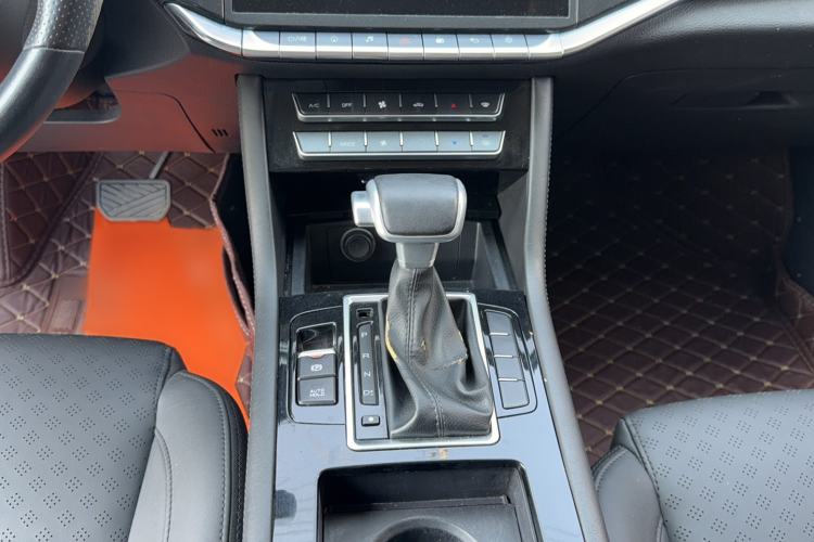 Used Sinotruk VGV U70 2020 1.5T Automatic Smart Enjoyment Elite Version 7 Seats Gear Lever