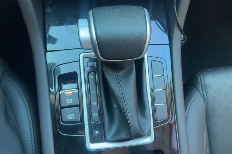 Used Sinotruk VGV U70 2020 1.5T Automatic Smart Enjoyment Elite Version 7 Seats Gear Lever
