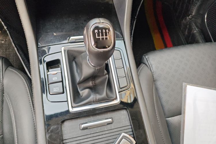 Used Sinotruk VGV U70 2020 1.5T Manual Elite Edition 7-Seater Gear Lever