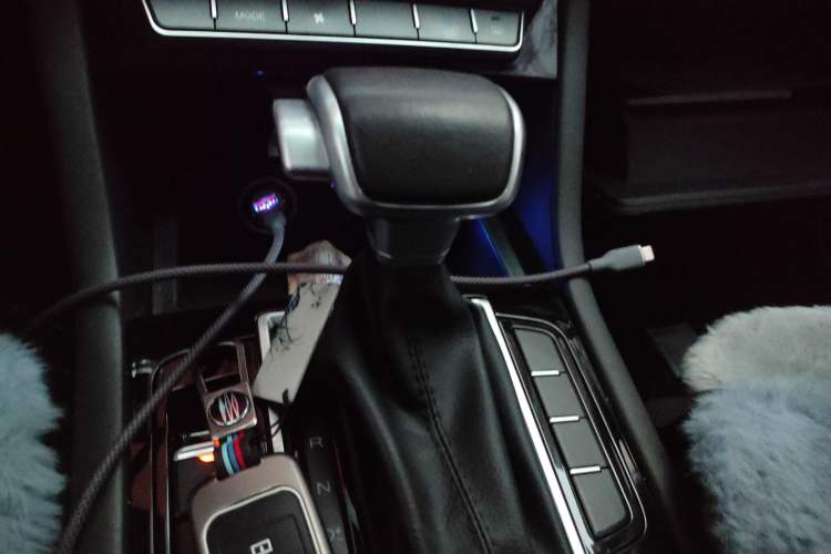 Used Sinotruk VGV U70 2020 1.5T Automatic Smart Enjoyment Elite Version 7 Seats Gear Lever