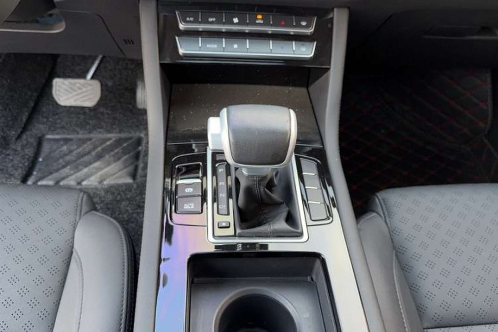 Used Sinotruk VGV U70 2020 1.5T Automatic Smart Enjoyment Elite Version 7 Seats Gear Lever