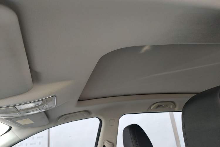 Used Sinotruk VGV U70 2020 1.5T Automatic Smart Enjoyment Elite Version 7 Seats Headliner