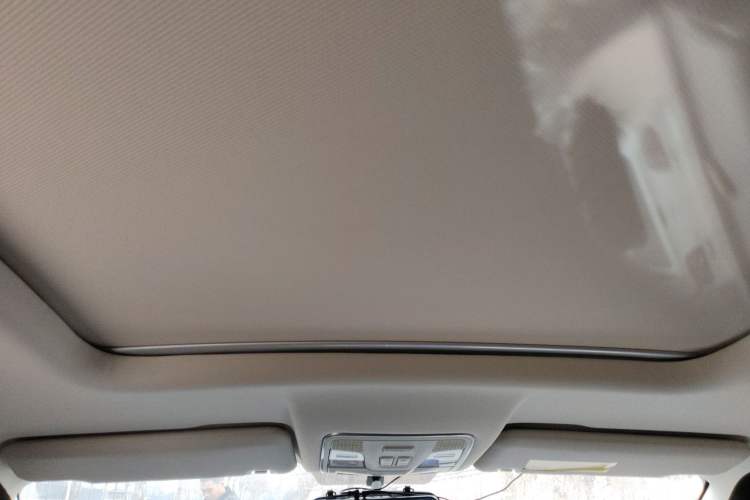 Used Sinotruk VGV U70 2020 1.5T Automatic Smart Luxury 7-Seater Headliner