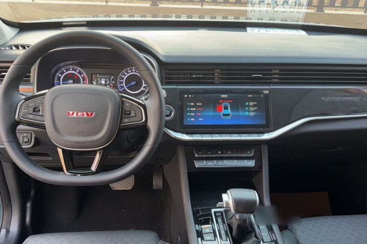 Used Sinotruk VGV U70 2020 1.5T Automatic Smart Luxury 7-Seater Interior 3