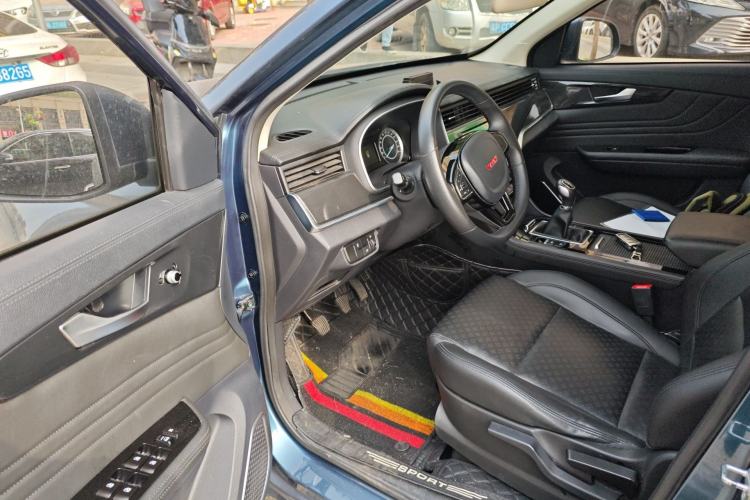 Used Sinotruk VGV U70 2020 1.5T Manual Elite Edition 7-Seater Interior 3