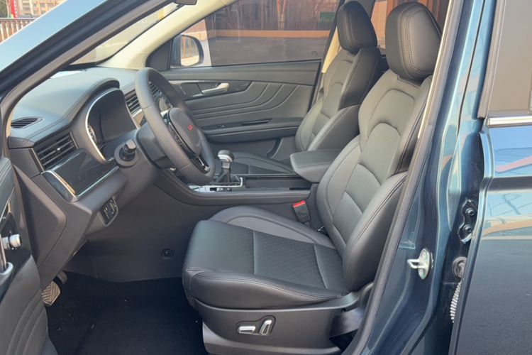 Used Sinotruk VGV U70 2020 1.5T Automatic Smart Luxury 7-Seater Left Front Seat