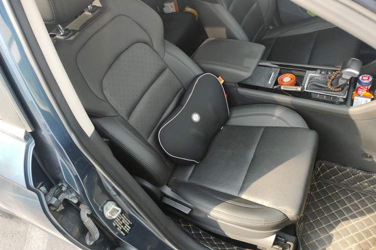 Used Sinotruk VGV U70 2020 1.5T Automatic Smart Enjoyment Elite Version 7 Seats Right Front Seat