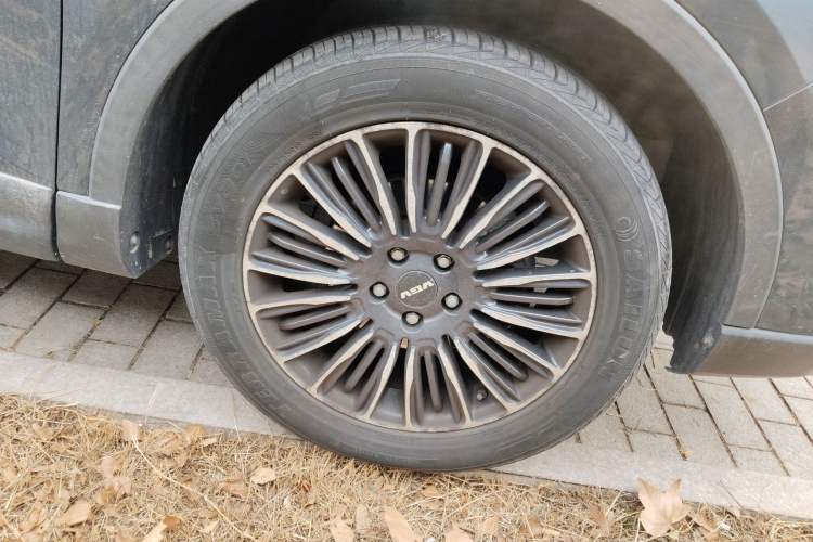 Used Sinotruk VGV U70 2020 1.5T Automatic Smart Luxury 7-Seater Right Front Wheel Hub