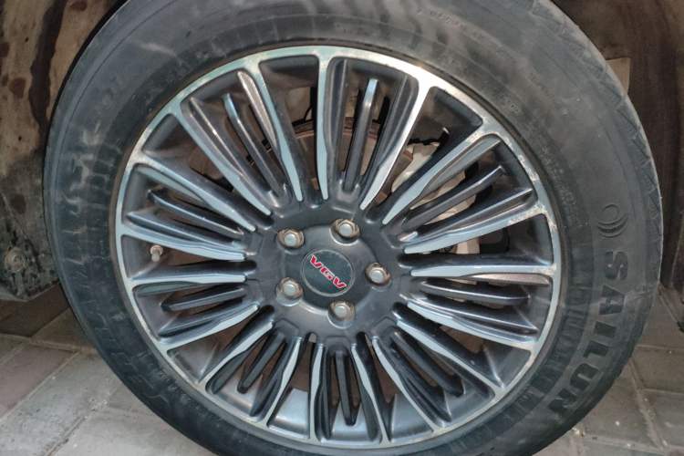 Used Sinotruk VGV U70 2020 1.5T Automatic Smart Enjoyment Elite Version 7 Seats Right Front Wheel Hub