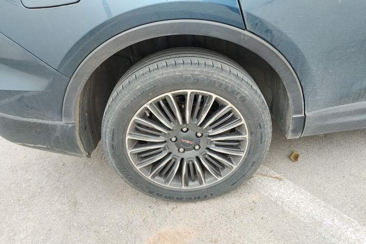 Used Sinotruk VGV U70 2020 1.5T Automatic Smart Enjoyment Elite Version 7 Seats Right Rear Wheel Hub