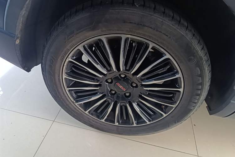 Used Sinotruk VGV U70 2020 1.5T Automatic Smart Enjoyment Elite Version 7 Seats Right Rear Wheel Hub