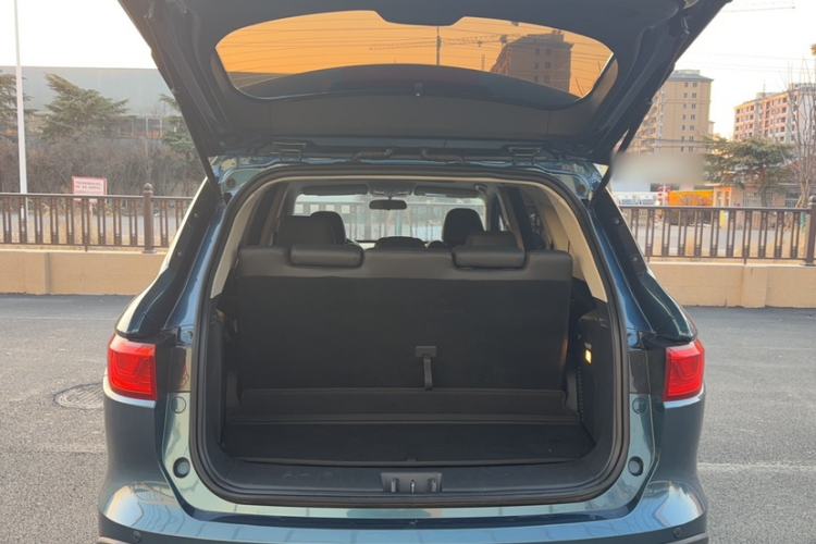 Used Sinotruk VGV U70 2020 1.5T Automatic Smart Luxury 7-Seater Trunk