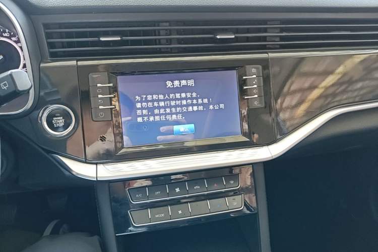 Used Sinotruk VGV U70 2020 1.5T Manual Elite Sunroof Version 7 Seats Audio And AC Panel