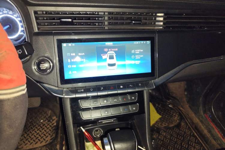 Used Sinotruk VGV U70 2020 1.5T Automatic Smart Luxury 7-Seater Audio And AC Panel