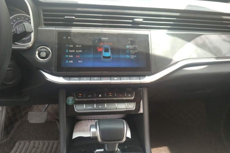 Used Sinotruk VGV U70 2020 1.5T Automatic Smart Luxury 7-Seater Audio And AC Panel
