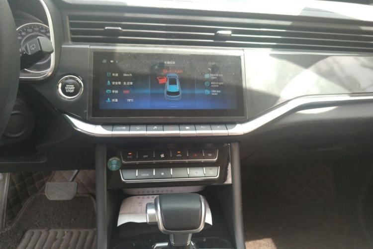 Used Sinotruk VGV U70 2020 1.5T Automatic Smart Luxury 7-Seater Audio And AC Panel