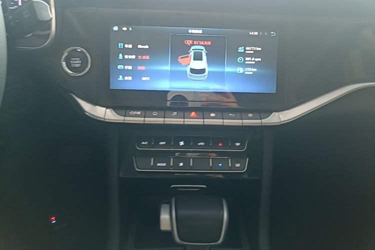 Used Sinotruk VGV U70 2020 1.5T Automatic Smart Enjoyment Elite Version 7 Seats Audio And AC Panel