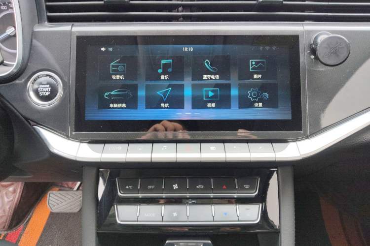 Used Sinotruk VGV U70 2020 1.5T Automatic Smart Enjoyment Elite Navigation Version 7 Seats Audio And AC Panel