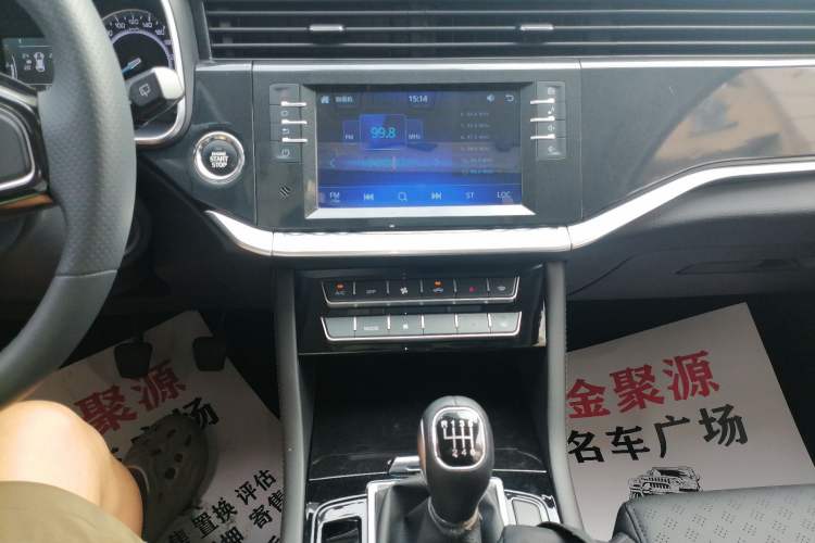 Used Sinotruk VGV U70 2020 1.5T Manual Elite Sunroof Version 7 Seats Audio And AC Panel