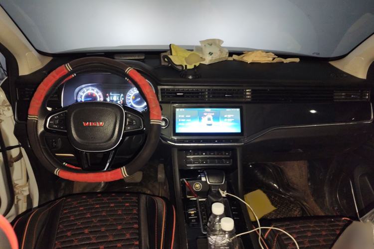 Used Sinotruk VGV U70 2020 1.5T Automatic Smart Luxury 7-Seater Center Console