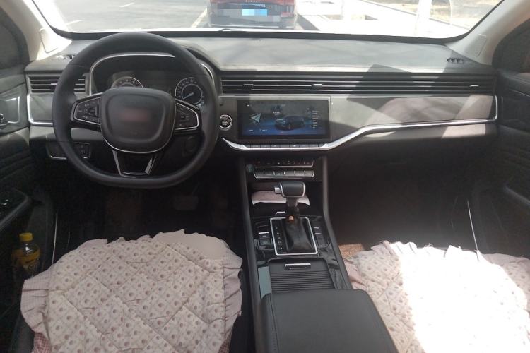 Used Sinotruk VGV U70 2020 1.5T Automatic Smart Luxury 7-Seater Center Console