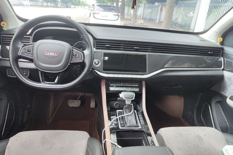 Used Sinotruk VGV U70 2020 1.5T Automatic Smart Luxury 7-Seater Center Console