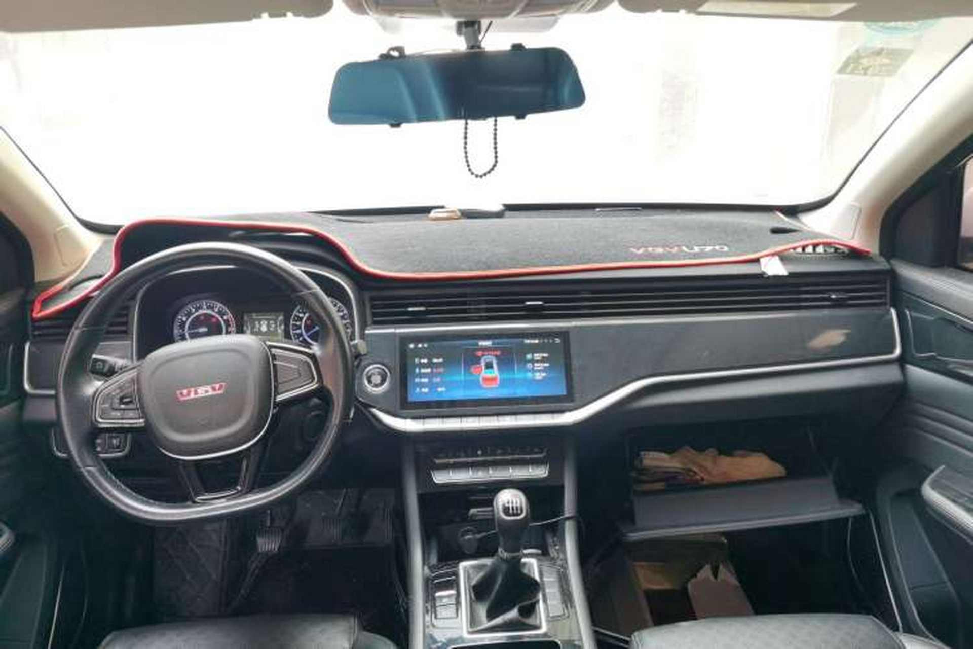 Used Sinotruk VGV U70 2020 1.5T Manual Luxury Edition 7 Seats Center Console