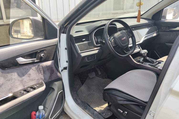 Used Sinotruk VGV U70 2020 1.5T Automatic Smart Luxury 7-Seater Driver Seat