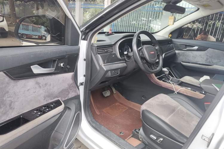 Used Sinotruk VGV U70 2020 1.5T Automatic Smart Luxury 7-Seater Driver Seat