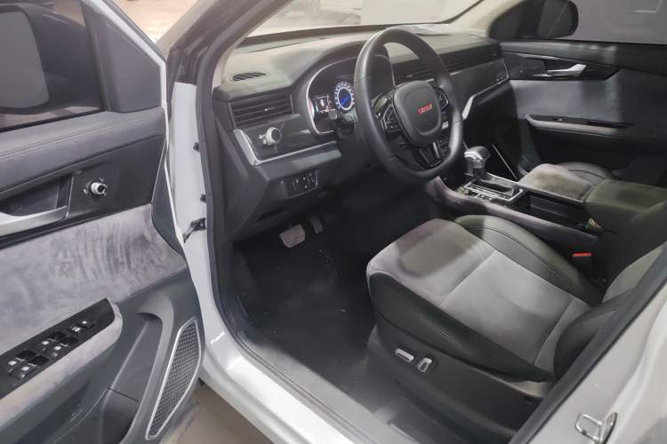 Used Sinotruk VGV U70 2020 1.5T Automatic Smart Luxury 7-Seater Driver Seat