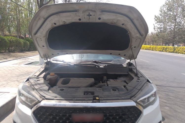 Used Sinotruk VGV U70 2020 1.5T Automatic Smart Luxury 7-Seater Engine Bay
